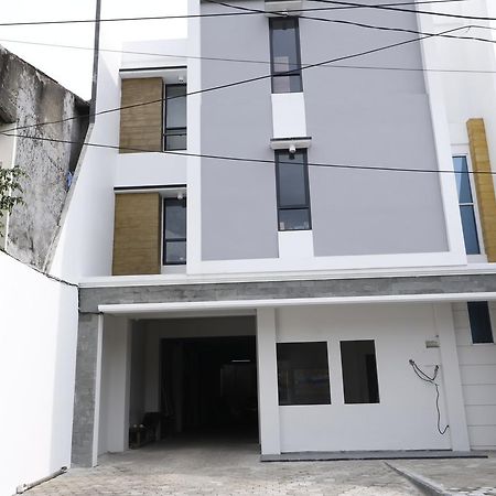 Reddoorz Plus Near Mall Pondok Indah Jakarta Luaran gambar